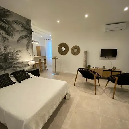 Anne De La Maison Blanche Apartment