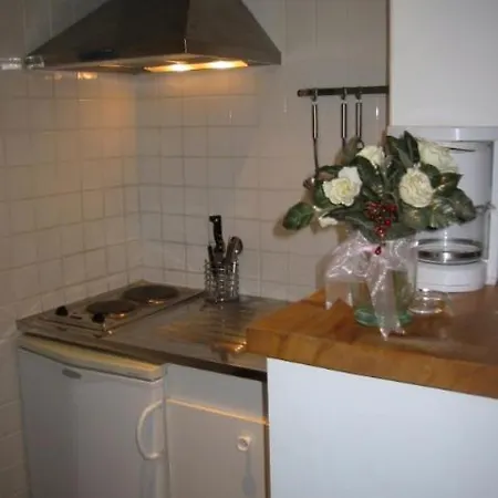 Anne De La Maison Blanche Apartment *