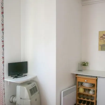 Anne De La Maison Blanche Apartment